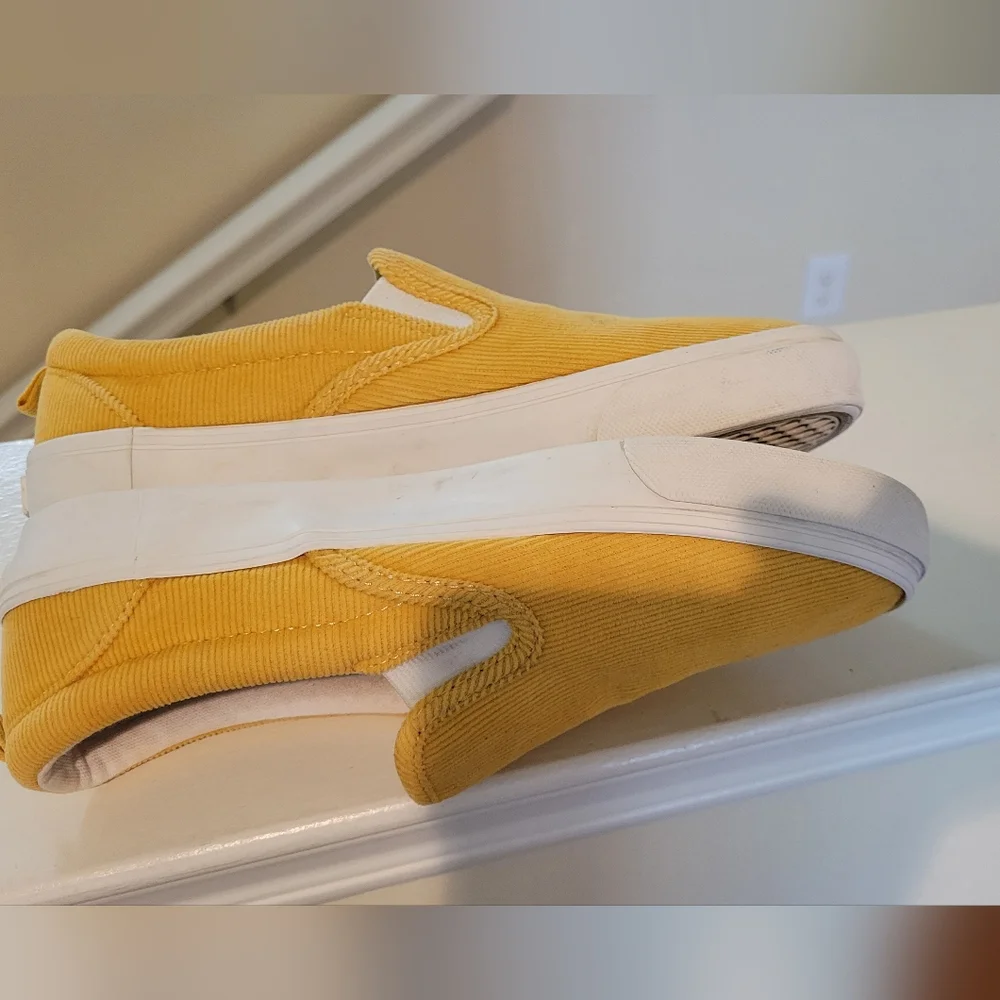 EXCELLENT CONDITION!! OLD NAVY SLIP ON SNEAKERS